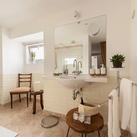 Casa Amora Studio Apartments 2*