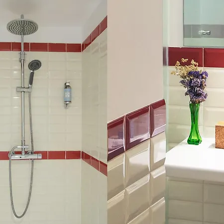 לינה וארוחת בוקר Casa Amora 4*